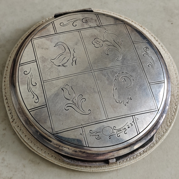 Rare Georg Gensen Sterling Silver Compact with Engraved Design Original Case - Picture 12 of 15